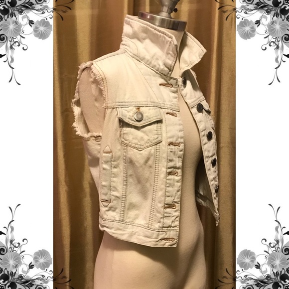 🎉Host Pick🎉 Mossimo Jean Vest - Picture 2 of 5
